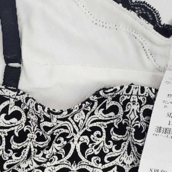 WHITE HOUSE BLACK MARKET Top - Picture 6 of 7